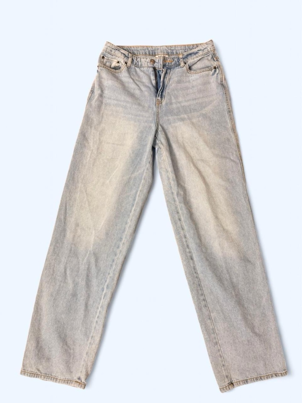 Light Wash Women’s Straight Leg Jeans with Bow Design